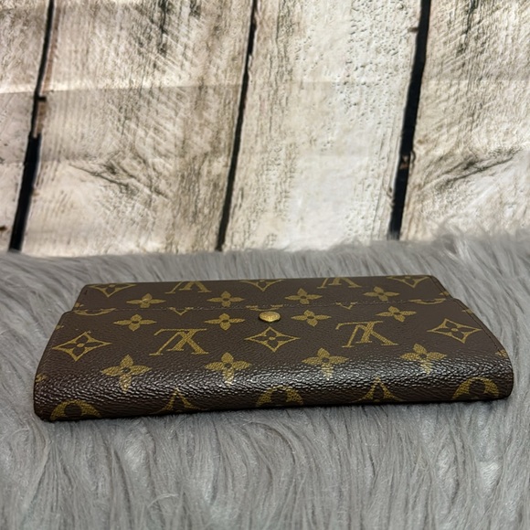 LOUIS VUITTON - International Long Wallet - Picture 5 of 13
